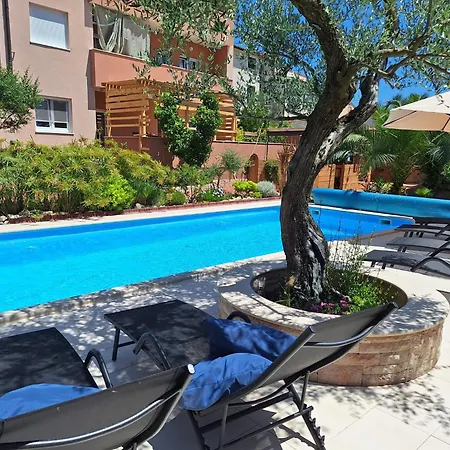 Paradise For Children, Family Oros Medulin, With A Pool, Gl Apartmán