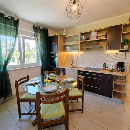 Apartmán Paradise For Children, Family Oros Medulin, With A Pool, Gl