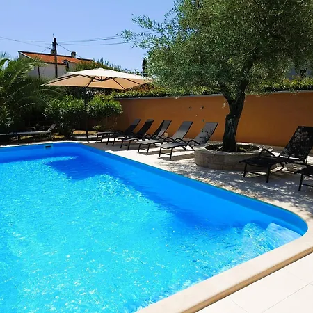 Paradise For Children, Family Oros Medulin, With A Pool, Gl *